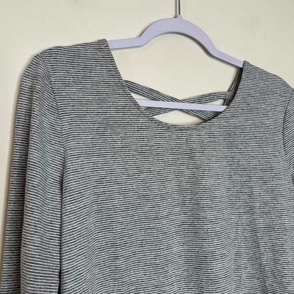 We Wander WeFlex Long Sleeve Top Gray Stripe NWT Size Large Crisscross Back - Picture 3 of 8